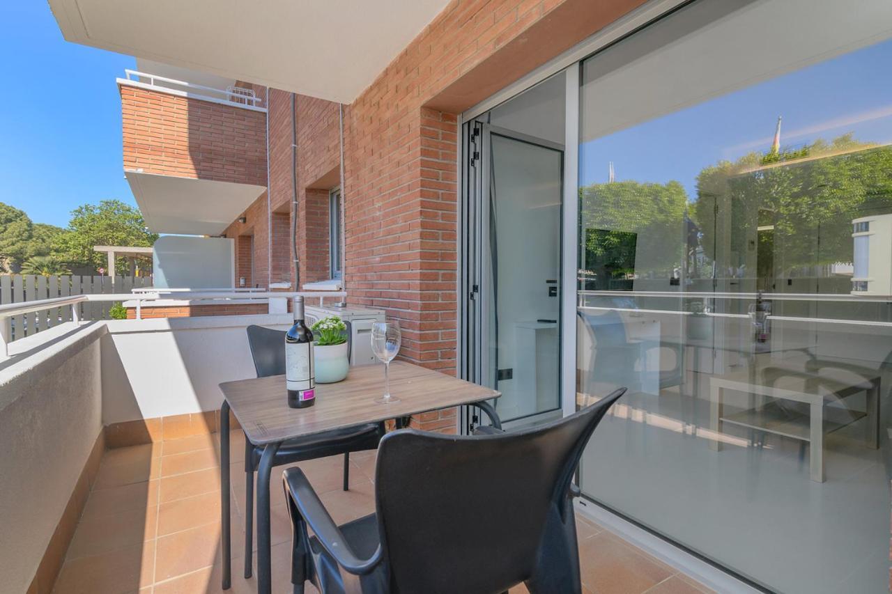 Aparthotel Marsol Castelldefels Bagian luar foto