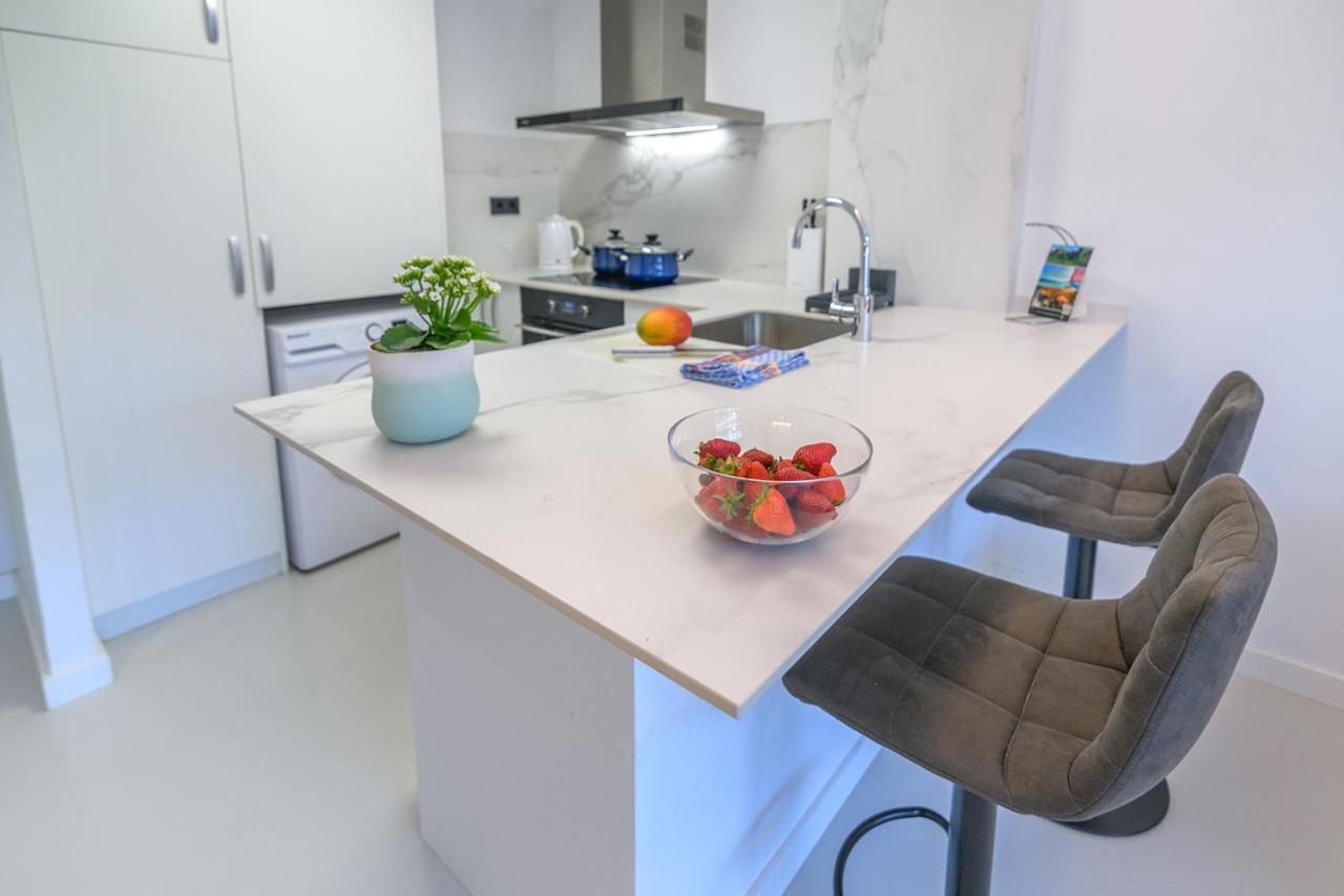 Aparthotel Marsol Castelldefels Bagian luar foto